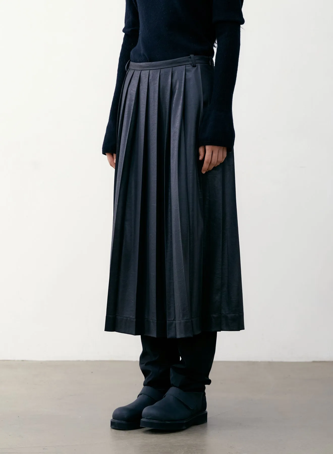 Low ClassicBlack Creased Pleated Skirt