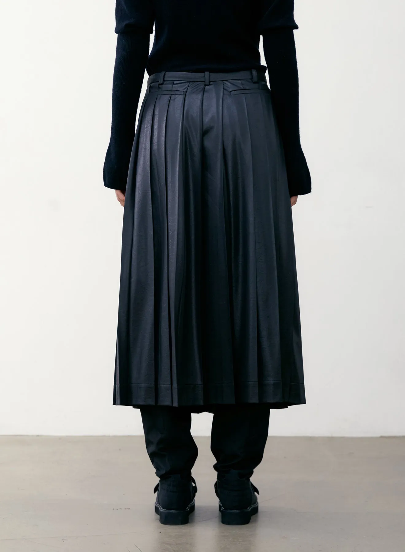 Low ClassicBlack Creased Pleated Skirt