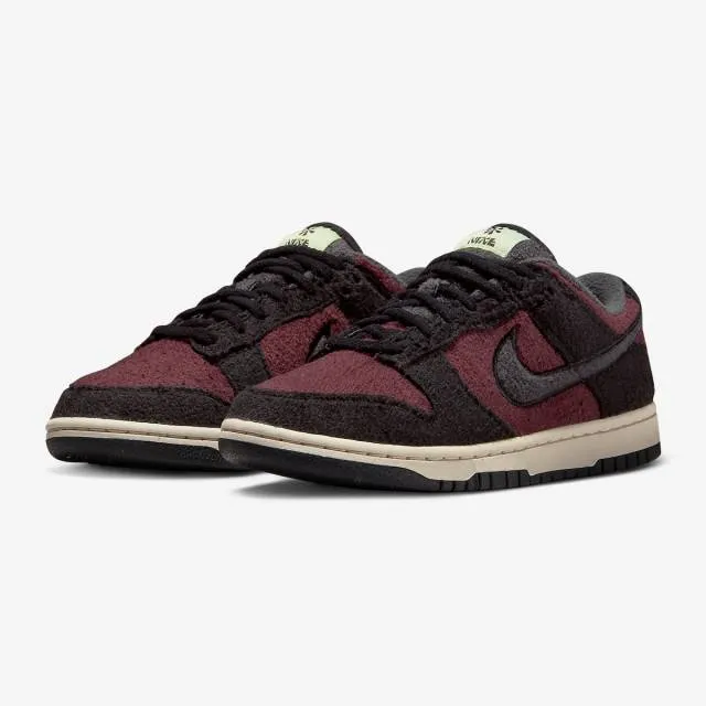 Nike Women's Dunk Low SE (Fleece Burgundy Crush/ Red/ Bl...