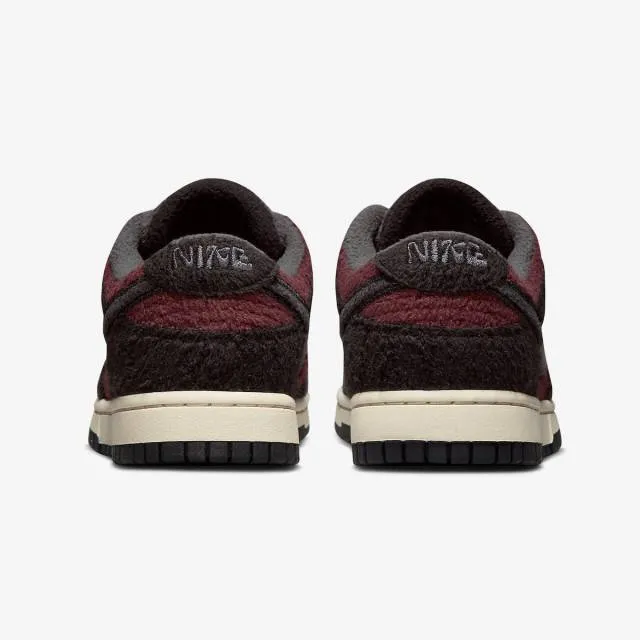 Nike Women's Dunk Low SE (Fleece Burgundy Crush/ Red/ Bl...