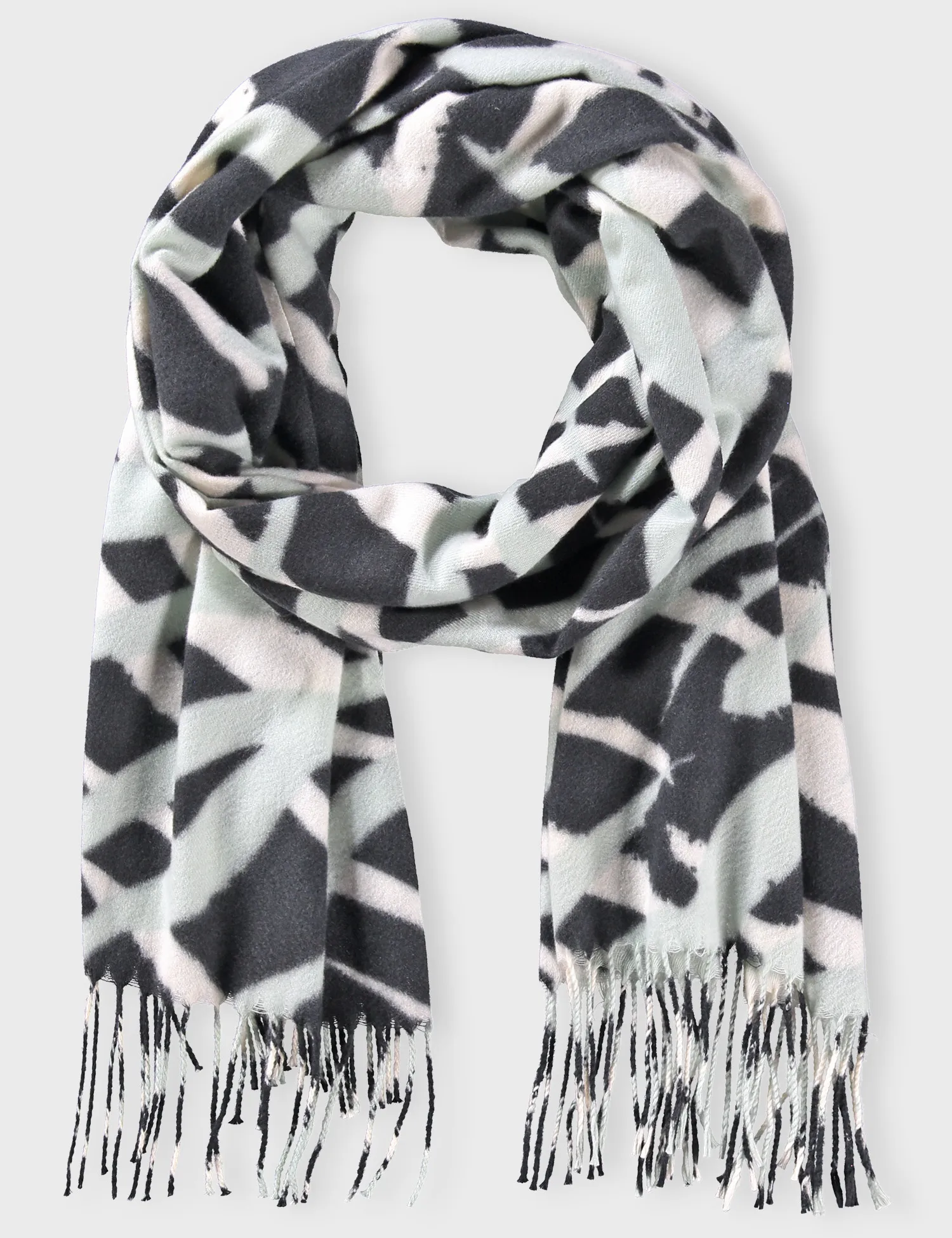 Soft scarf with fringing